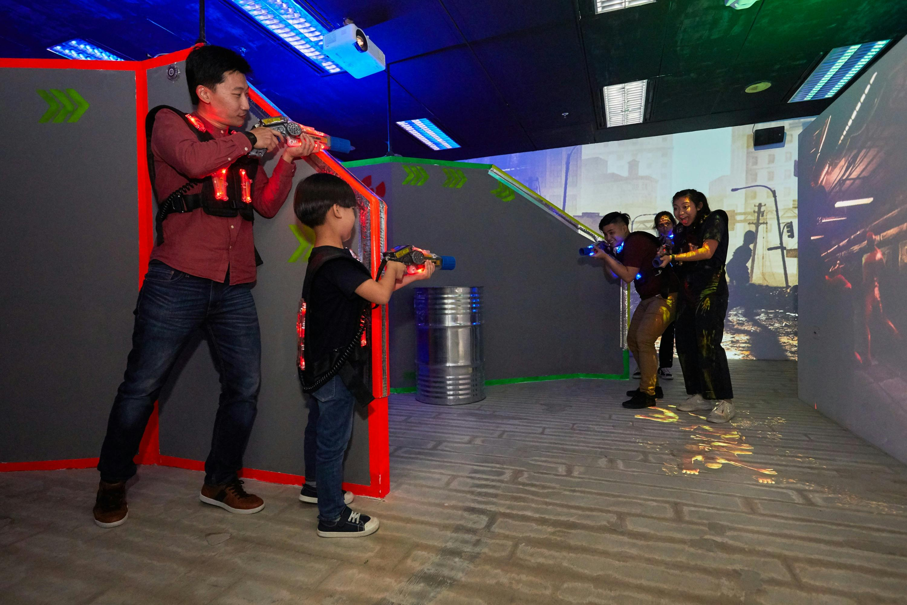 Singapore Discovery Centre: Black Lake Laser Battlefield Ticket - Photo 1 of 13