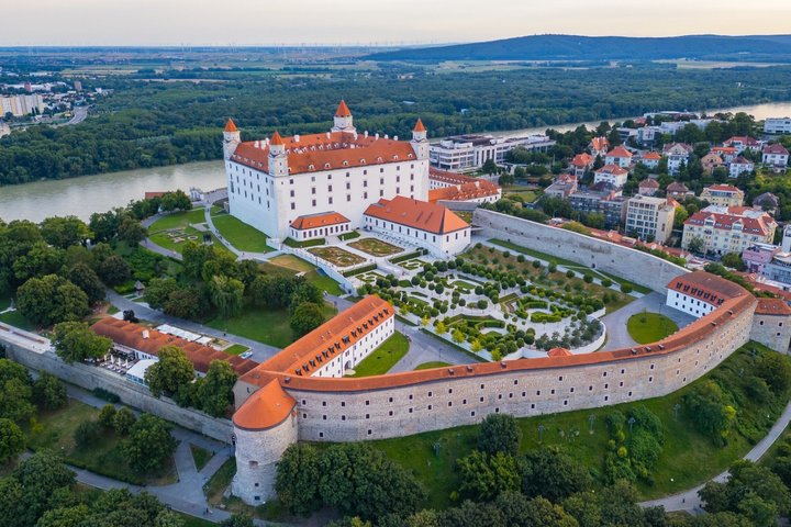 Top Sights Guided Tour in Bratislava - Photo 1 of 19
