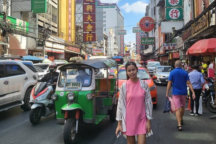 Explore the rich history of Bangkok's Chinatown with its bustling streets vibrant shops and delicious street food all guided by local experts in an unforgettable tour experience.