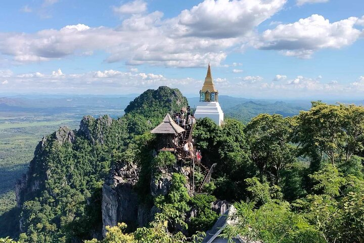 A mountain top temples Wat Chalermphrakiat Lampang - Photo 1 of 9