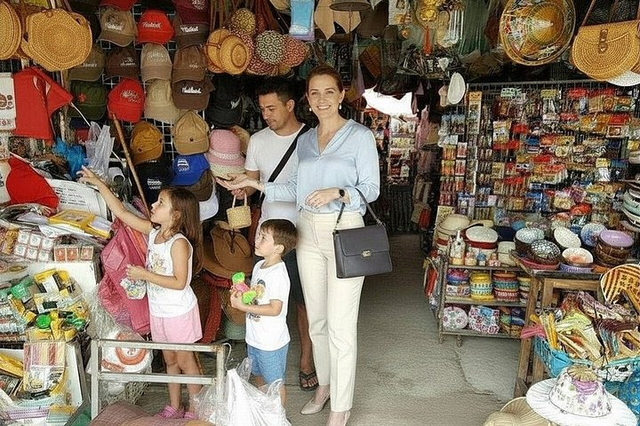 A Personal Shopper - Photo 1 of 19