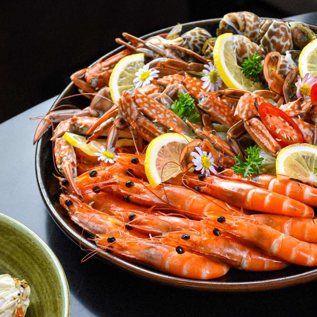 Dive into a seafood paradise at Atelier featuring an exquisite array of local and international delicacies perfect for gathering with family and friends over unmatched flavors in Bangkok.