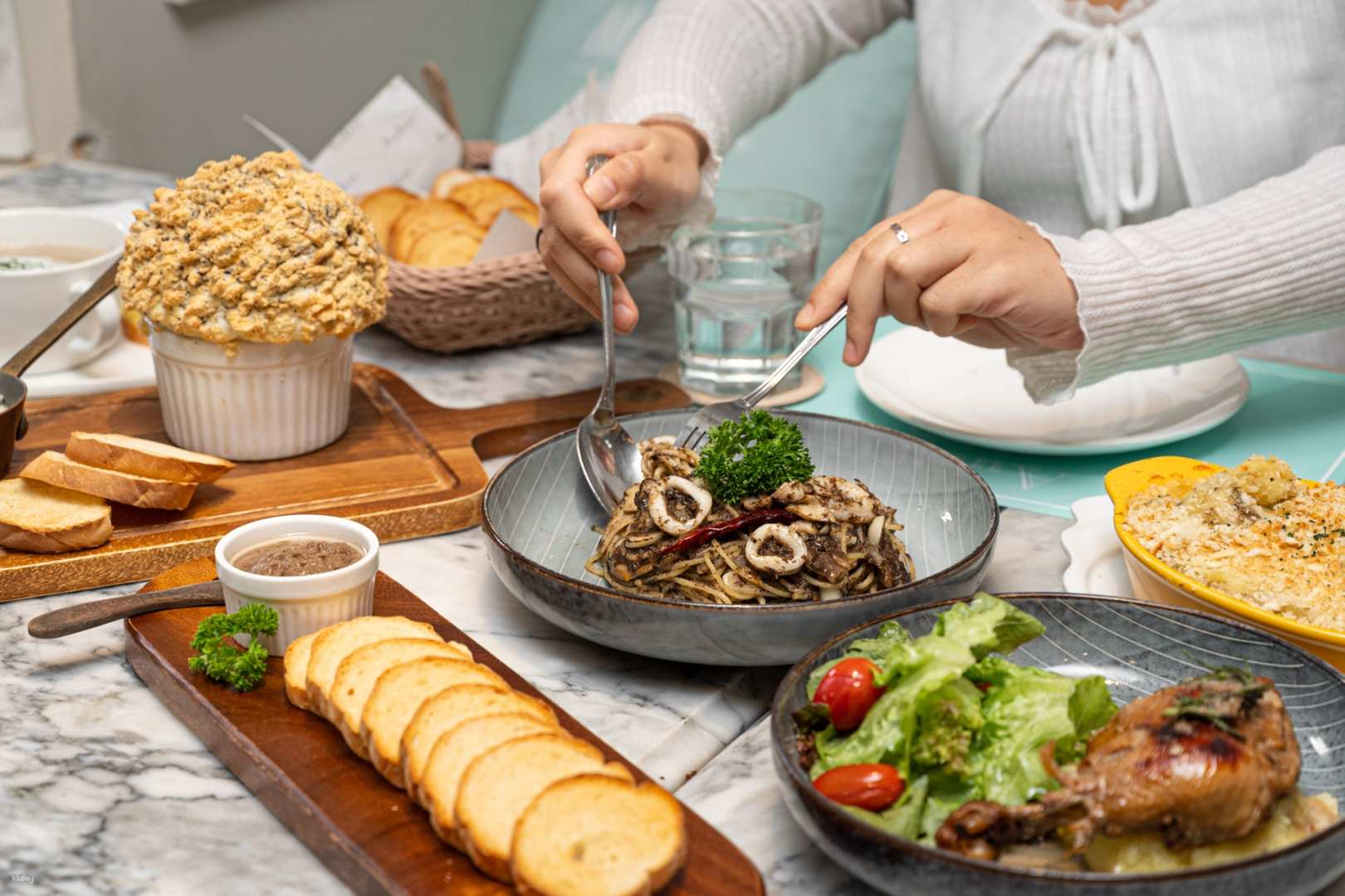 Savor the unique blend of Thai and international cuisine at Audrey Cafe des Fleurs where delicious meals and stylish decor create a memorable dining experience in Bangkok's EmQuartier.