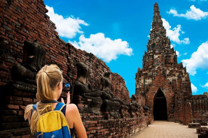 Experience the rich history of Ayutthaya as you explore ancient temples and stunning architecture capturing unforgettable moments amidst breathtaking landscapes and cultural treasures. Enjoy every discovery!