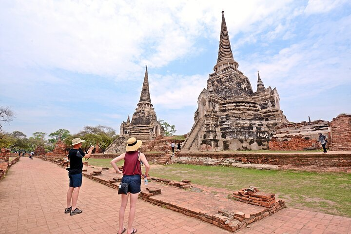Explore the stunning temple ruins of Ayutthaya where ancient architecture meets riverside beauty creating a perfect backdrop for unforgettable cultural moments and scenic cruising.