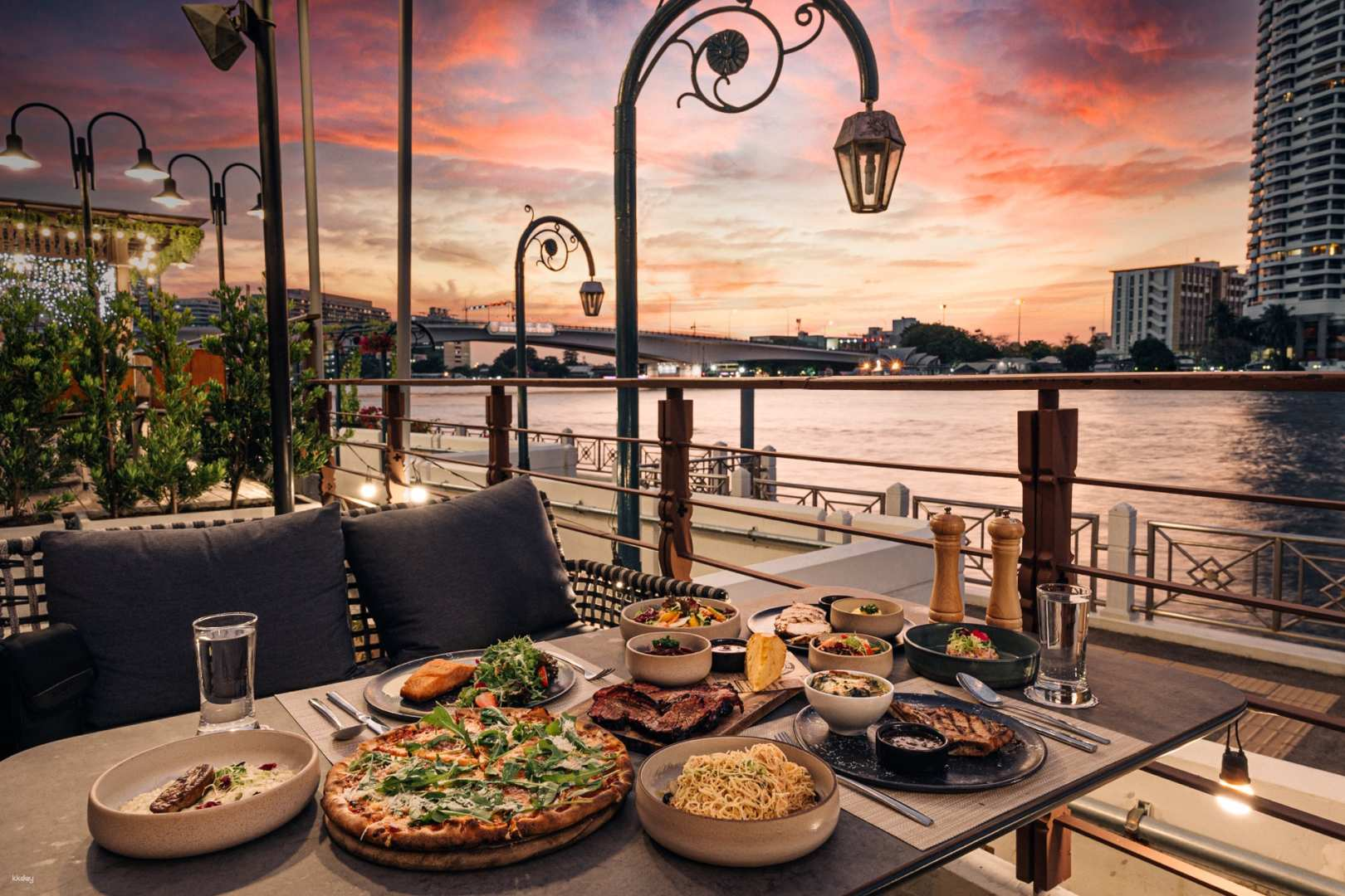 Dine amidst stunning river views at Babble & Grill where slow-smoked BBQ and premium meats elevate your culinary experience perfect for savoring with friends and family.