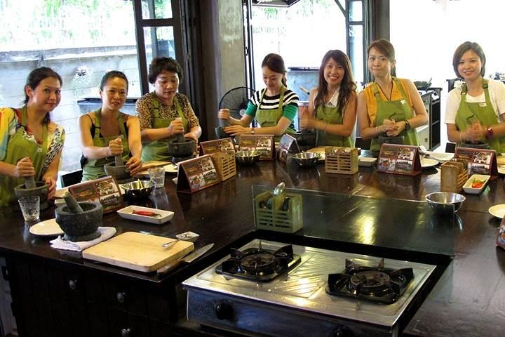 Experience the joy of creating authentic Thai dishes with fellow cooking enthusiasts surrounded by the charm of Bangkok's culinary landscape. A delightful journey for food lovers awaits.