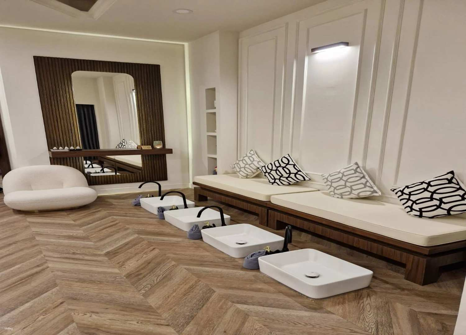 Relax in the serene space of Bangkok A Thai Massage where expert therapists deliver authentic Thai massage surrounded by elegant decor ensuring a soothing retreat for travelers.