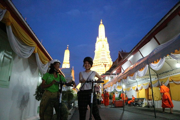 See Bangkok's sights on a e-scooter