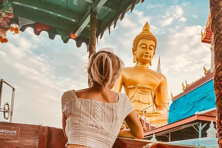 Cruise through serene canals enjoying stilt houses and the stunning Wat Paknam pagoda all while immersing in Bangkok’s rich culture and history. A journey of reflection awaits.