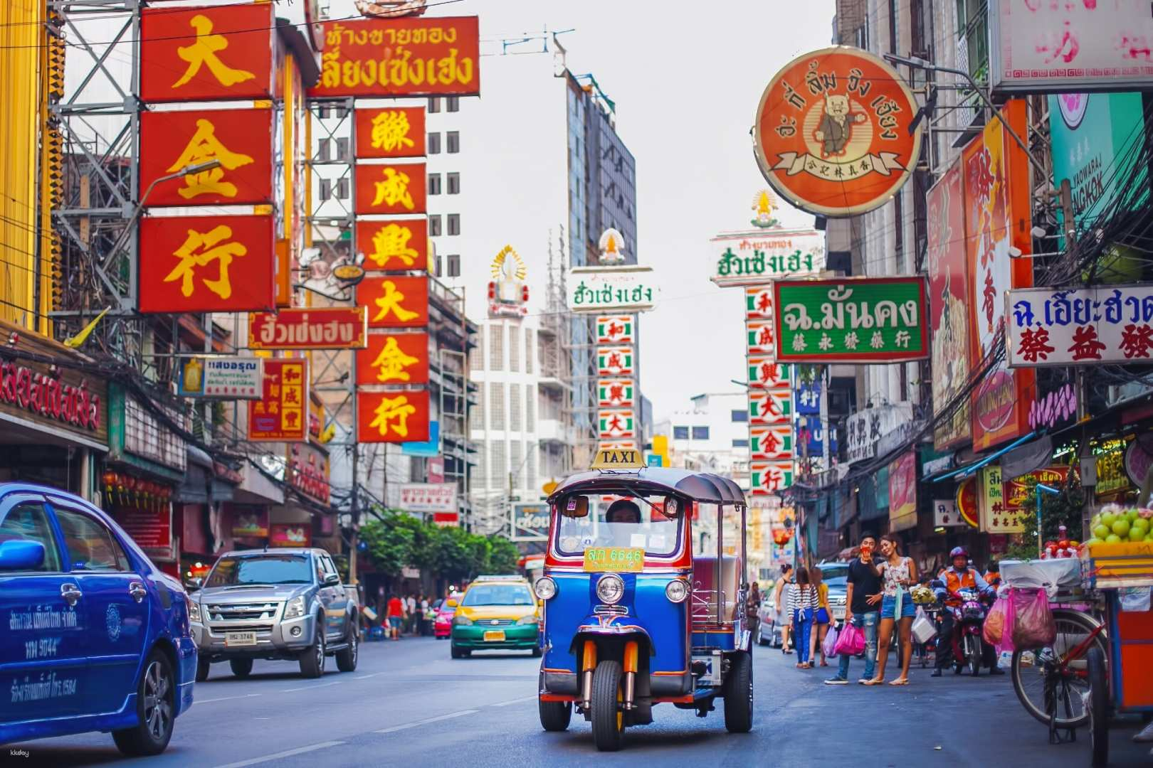 Experience the lively streets of Bangkok where colorful markets and bustling traffic blend seamlessly. Navigate the city’s landmarks at your pace with a private car and dedicated driver.