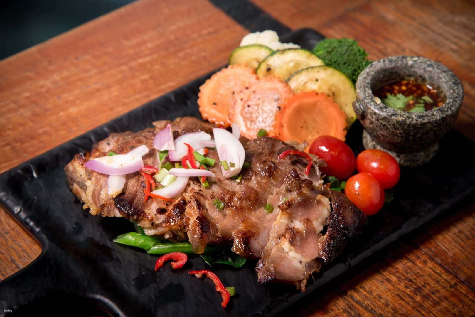 Indulge in a memorable dining experience with modern Thai flavors complemented by stunning skyline views from the 39th floor of The Continent Hotel Bangkok. Enjoy a culinary adventure!