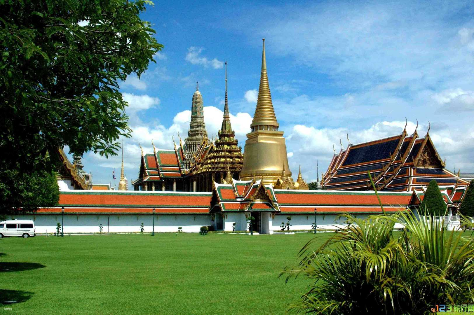 Experience the intricate architecture and stunning beauty of Bangkok's Grand Palace and three magnificent temples perfect for travelers seeking a convenient half-day exploration.