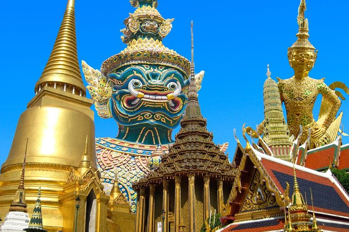 Explore the stunning architecture and intricate details of Bangkok's Grand Palace where history meets artistry in a breathtaking setting perfect for unforgettable memories and photography.