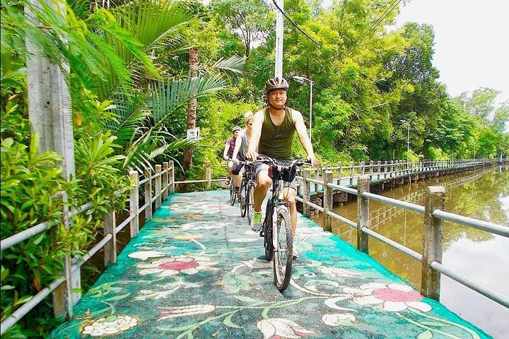 Cycle through the lush greenery of Bang Kra Jao where peaceful pathways wind alongside tranquil waters offering a unique glimpse into nature and local life in Bangkok’s hidden oasis.