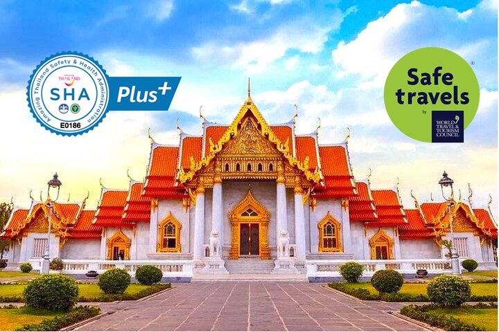 Discover Bangkok's majestic architecture and rich history as you explore stunning temples and landmarks each offering a glimpse into the city's cultural heritage and artistic brilliance.