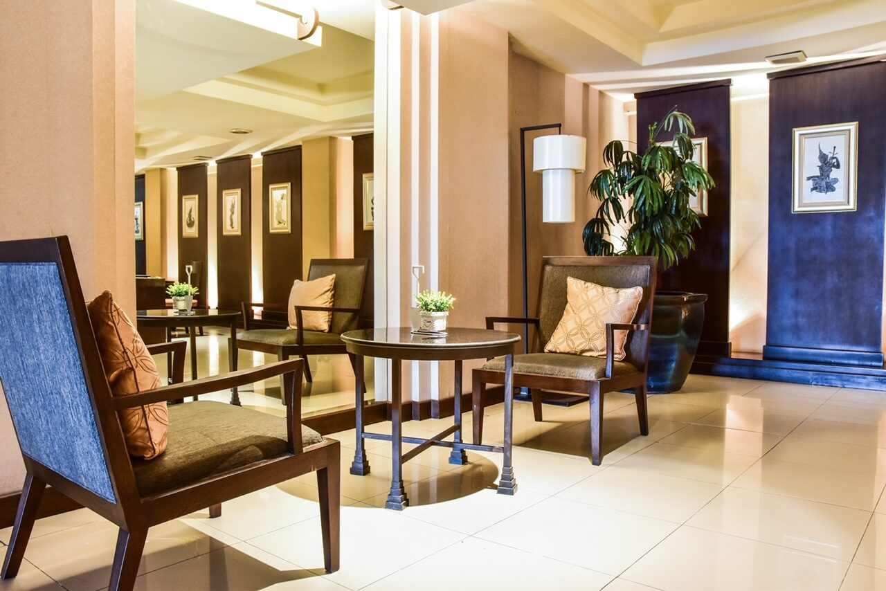 Relax in a serene setting where comfort meets elegance and rejuvenate your senses with a variety of wellness treatments at Boran Massage & Spa nestled within The Twin Towers Hotel Bangkok.