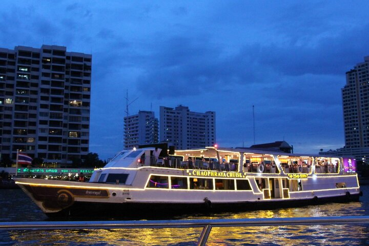Savor exceptional views of Bangkok's skyline while enjoying a delicious buffet dinner on the Chaophraya Cruise making for an unforgettable evening on the Chao Phraya River.