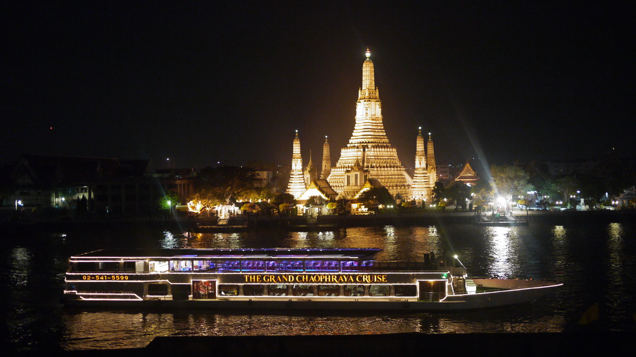 Sail along the Chao Phraya River at sunset savoring a delicious buffet dinner while melodies from a live band fill the air all framed by Bangkok’s stunning skyline.