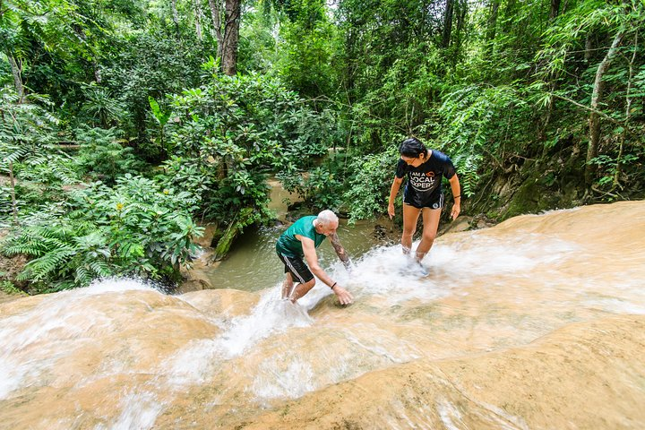 Climb Sticky Waterfall Like a Spiderman - Photo 1 of 10