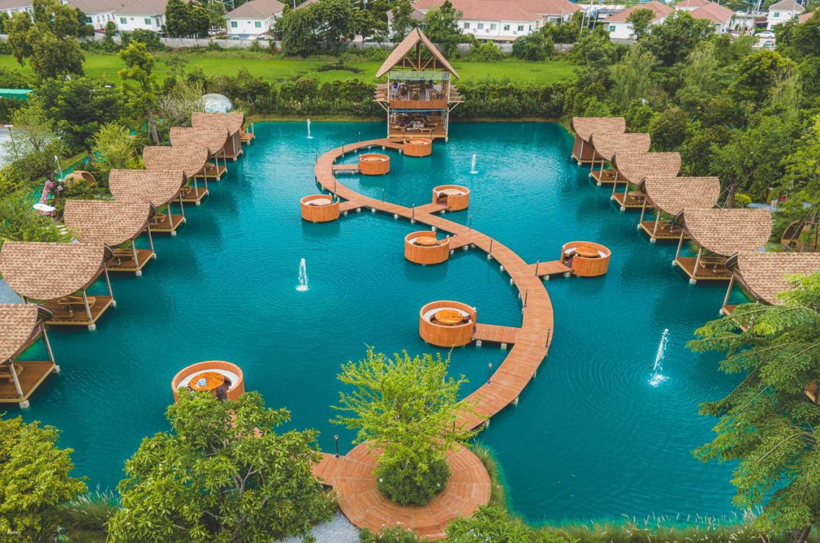 [CN Guide] Maeklong Railway Market - Damnoen Saduak Floating Market - Bubble in the Forest - Thonburi Market Place | Thailand - Photo 1 of 4