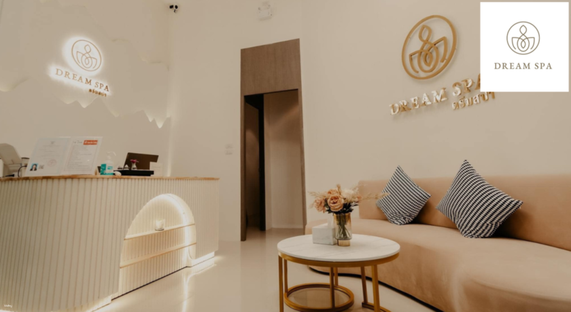 Experience serene comfort at Dream Spa in Esplanade Ratchada. Enjoy skilled massages and premium products while relaxing in a beautifully designed space just moments from MRT Cultural Center Station.