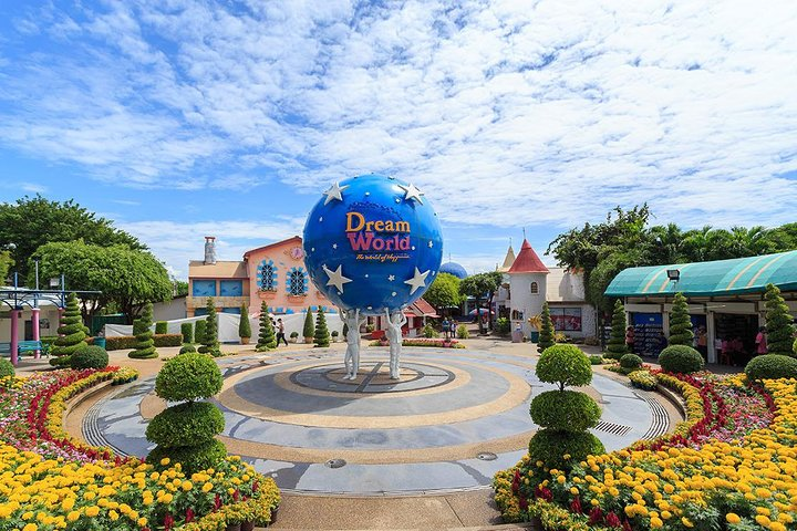 Experience the magic of Dream World Theme Park where playful rides colorful gardens and iconic landmarks create unforgettable memories for families and adventurers alike. Enjoy every moment!