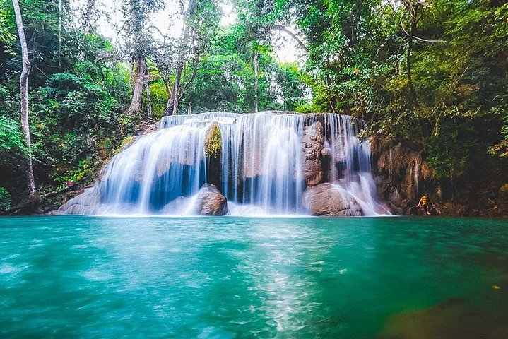 Swim in the crystal-clear ponds of Erawan Waterfall surrounded by lush greenery and soak in the serenity of nature while exploring Kanchanaburi’s natural wonders. A perfect getaway awaits.