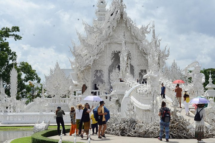 Exclusive Chiangrai White Temple, blue temple, black house.  - Photo 1 of 6