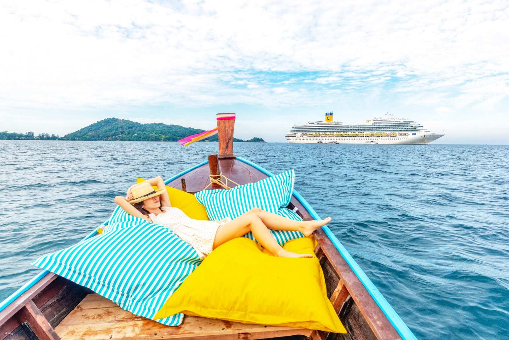 [From Phuket] Go to a hidden beach by a traditional Thai long tail boat! (up to 6 people can board) - Photo 1 of 10