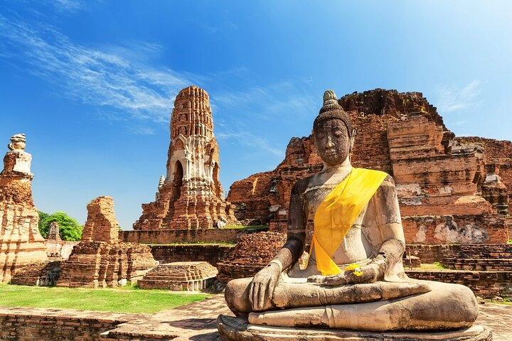Explore the stunning ruins and intricate architecture of Ayutthaya where history comes alive through ancient temples and serene Buddha statues perfect for immersing in Thailand's rich heritage.