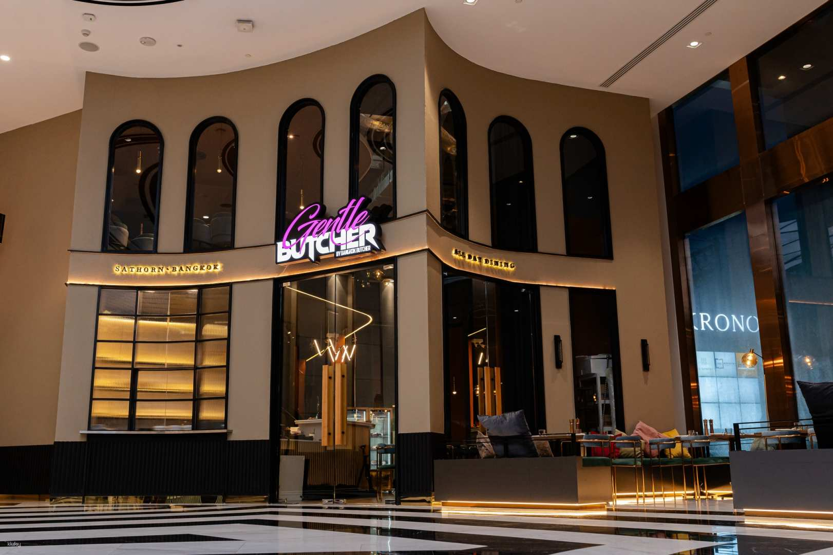 Discover a unique dining spot where expertly grilled meats from local farms meet a stylish rustic-modern design perfect for enjoying exceptional flavors with friends or family.