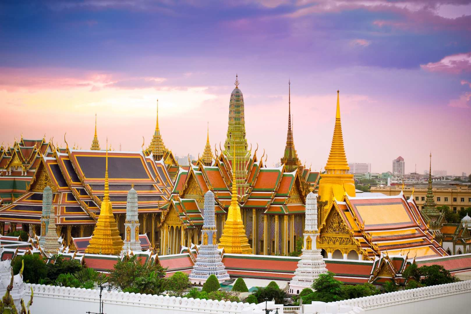 Experience the grandeur of Bangkok with intricate temples stunning architecture and rich history at the Grand Palace and Wat Phra Kaew. A journey through Thailand's cultural marvels awaits.