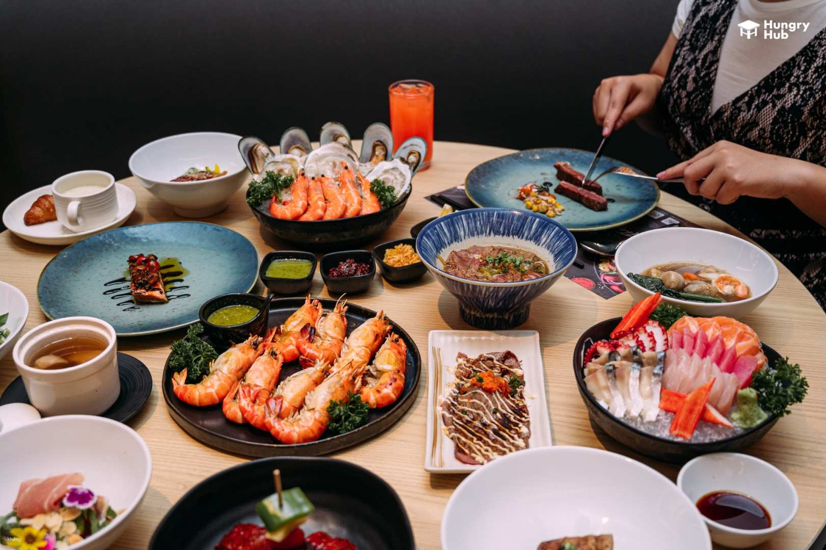 Savor a delightful array of flavors at the Great Harbour International Buffet featuring succulent seafood Thai specialties and tempting desserts in the heart of Bangkok. A feast awaits!