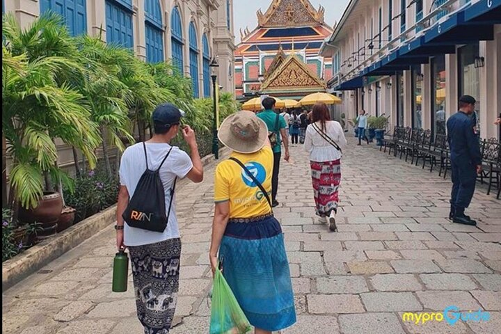 Exploring the intricate beauty of the Grand Palace and Emerald Buddha with a knowledgeable guide reveals fascinating stories and historical insights making every step a delightful journey through Thai culture.