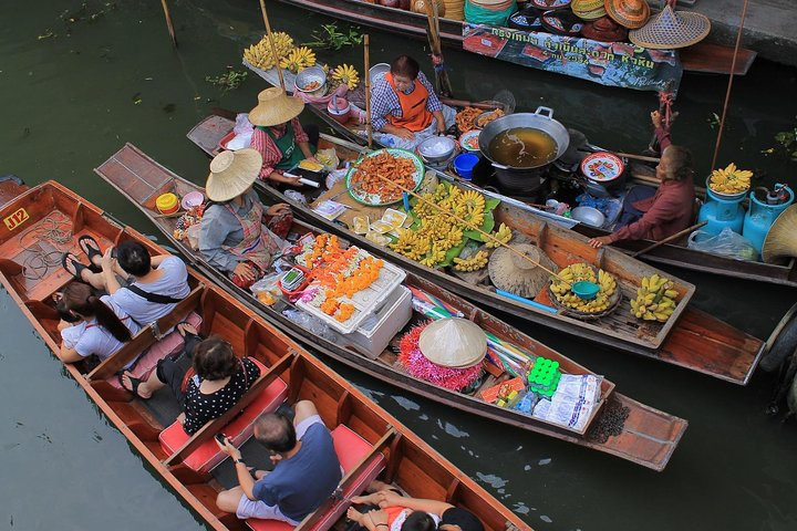 Damnoensaduak Floating Market