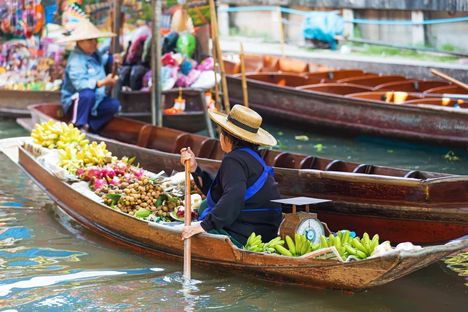 Explore the colorful scene of Damnoen Saduak where local vendors navigate canals showcasing fresh fruits and unique products—a delightful snapshot of Thailand's rich market culture.