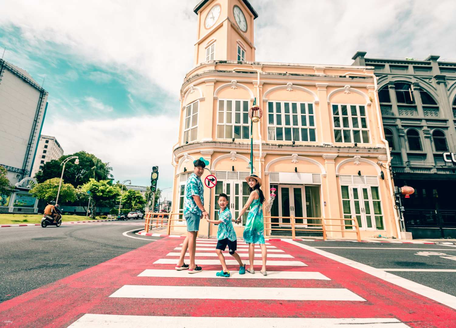 [Korean Snap Photographer] Phuket Old Town 1-hour Premium Snap | I am Sam Studio (Recommended for lovers/friends/family) - Photo 1 of 9