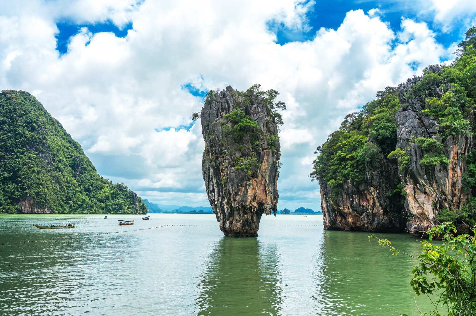 [Japanese Guide] Phang Nga Bay 1-Day Tour: Sea Canoeing + Cave Exploration + Floating Village + James Bond Island Tour | From Phuket | Pick-up and drop-off included | Lunch included - Photo 1 of 9