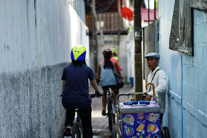 Explore narrow lanes of Bangkok cycling past local life and street vendors with the scent of nearby temples and the vibrant energy of riverside communities waiting to be discovered.
