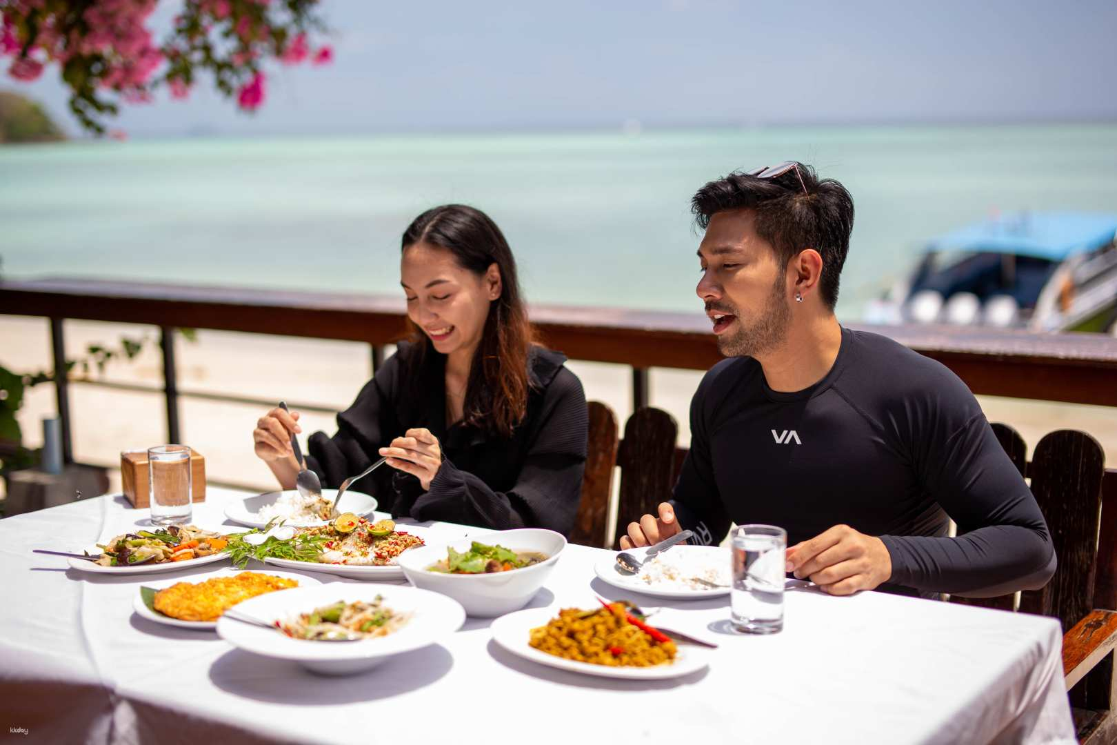 [Japanese Guide] Phi Phi Island + Maya Bay & Bamboo Island Speedboat Tour | From Phuket | Transfers & Lunch Included - Photo 1 of 8