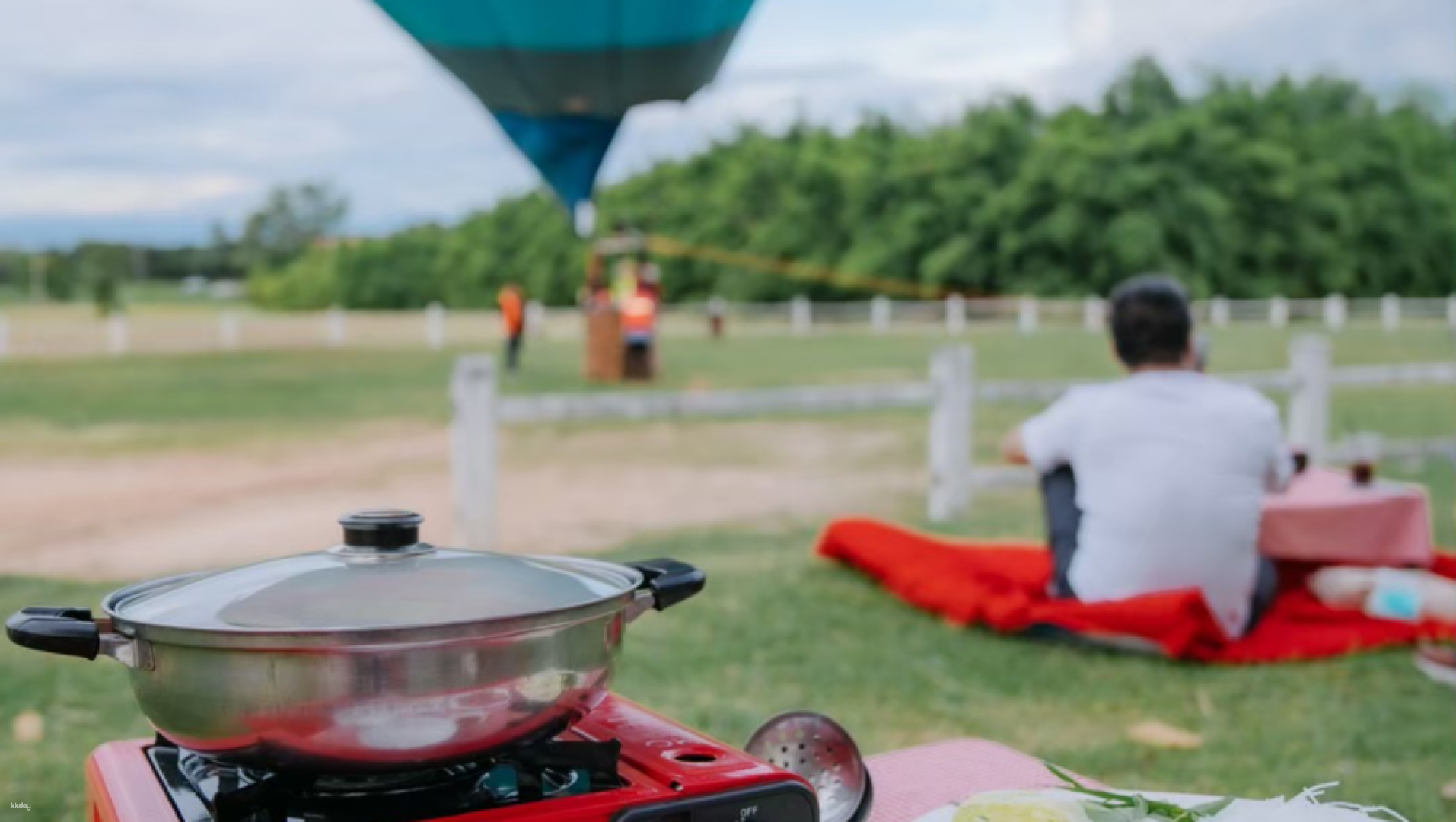 Soar above lush meadows as the sun sets then enjoy a delicious shabu-shabu dinner at Cowboy Farm creating memorable moments in scenic Chiang Mai.