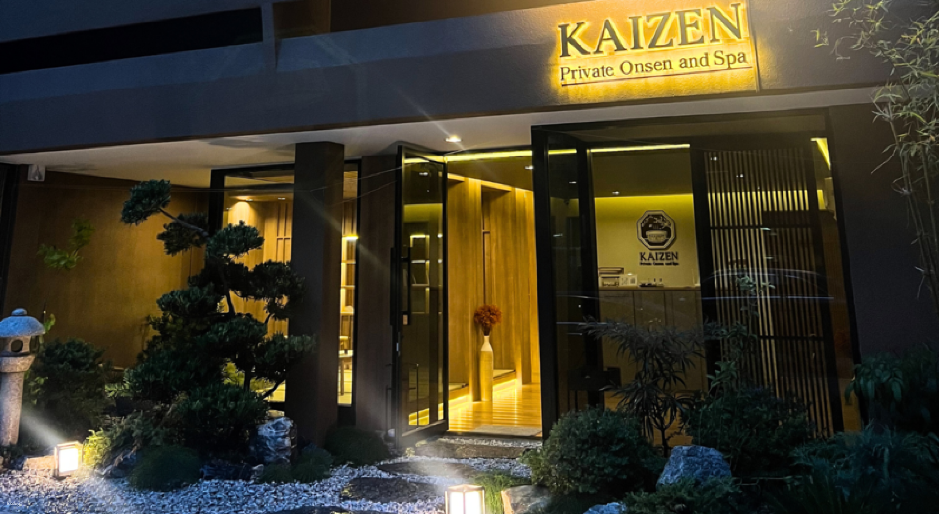 Experience the soothing embrace of natural hot springs at KAIZEN Private Onsen and Spa in Bangkok where relaxation and rejuvenation await in a serene welcoming setting.