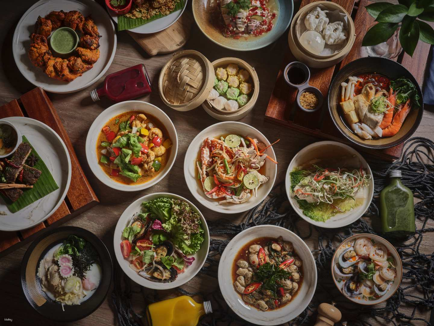 Savor a delightful array of fresh dishes at the Stock Room buffet featuring made-to-order seafood meats and gourmet salads that elevate your dining experience in Bangkok.