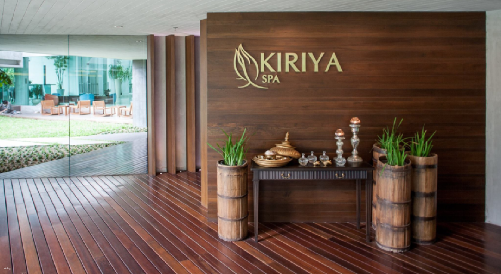 Kiriya Spa offers a serene escape with a unique blend of Thai traditions. Immerse in local treatments featuring herbs and spices complemented by exceptional hospitality at LiT BANGKOK Hotel.