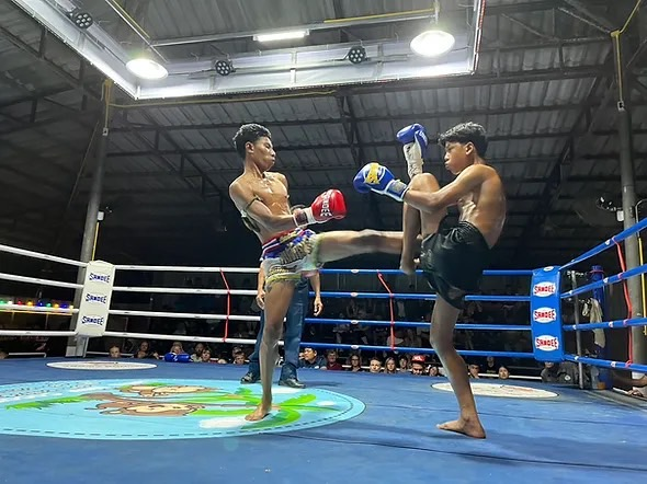 Experience the intensity of Muay Thai at Klong Dao Boxing Stadium in Koh Lanta. Get close to the action as skilled fighters demonstrate their art in an unforgettable setting.
