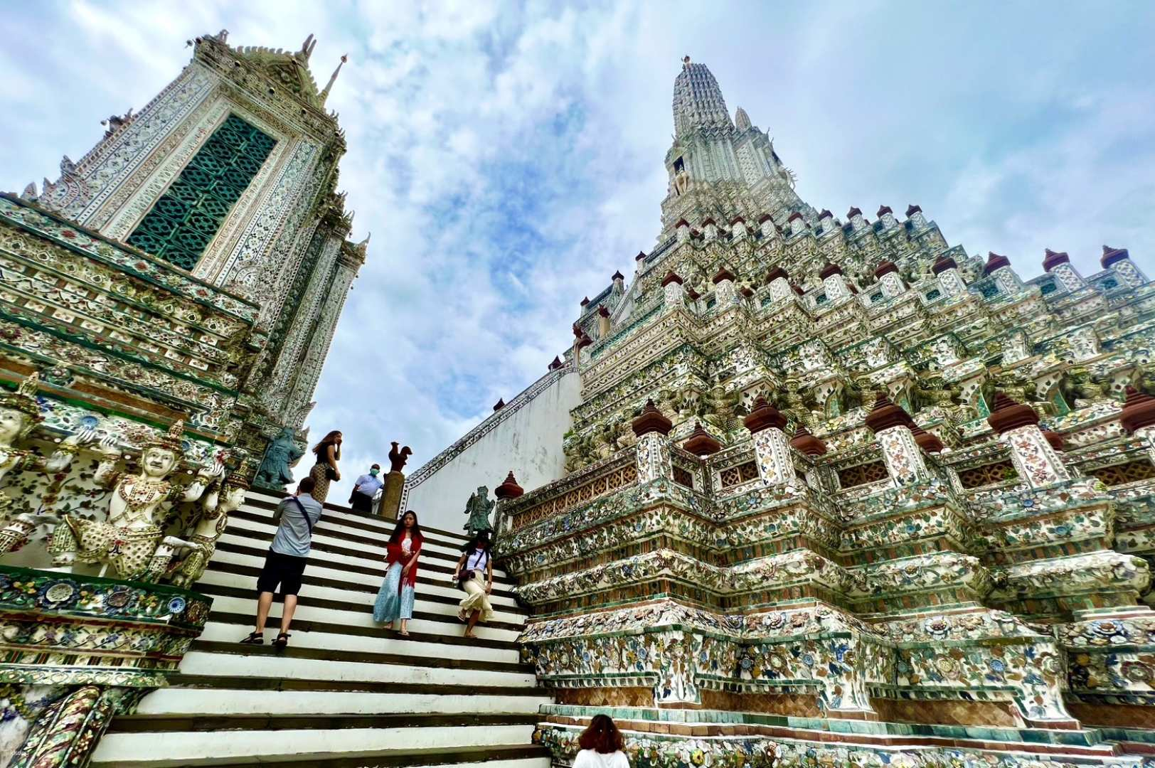 Explore the intricate beauty of Wat Arun where every step reveals stunning architecture and rich history making for an unforgettable experience in Bangkok's cultural heart.