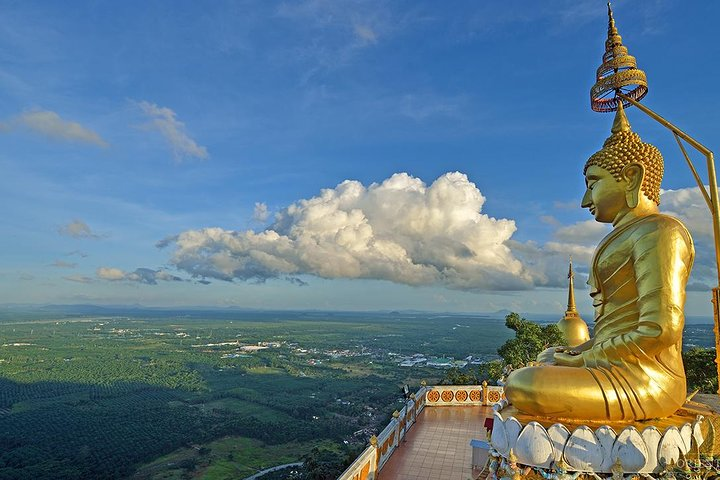 Experience serene views as you explore Krabi’s unique sights including the majestic Reclining Buddha and the tranquil Tiger Cave Temple perfect for reflection and adventure.