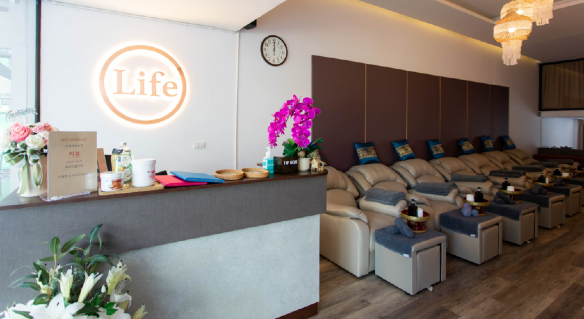 Experience a serene retreat in the heart of Sukhumvit where skilled therapists provide soothing massage treatments perfect for unwinding after a day of exploring Bangkok.