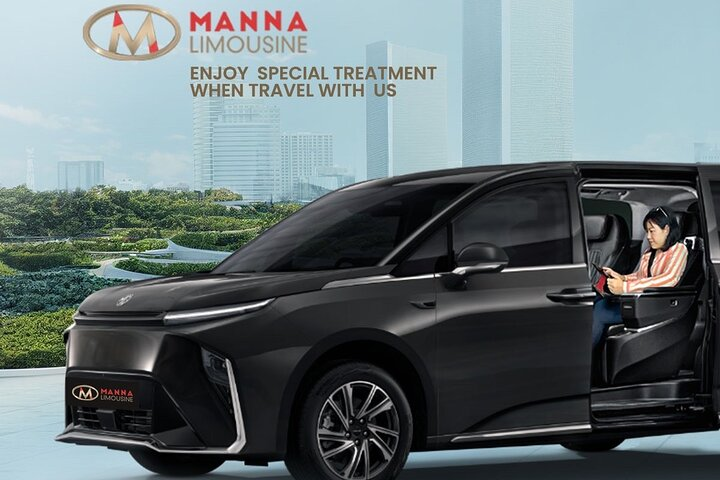 Experience the luxury of high-class limousine travel where comfort meets impeccable service ensuring a smooth transit between Bangkok’s airports with ultimate safety and no hidden costs.